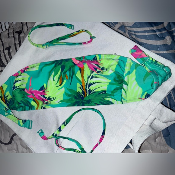 NWOT Tropical print bikini top - Picture 3 of 4